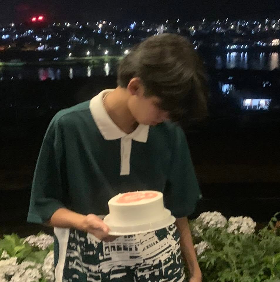 anh ấy